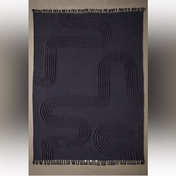 NWT Urban Outfitters Maze Hilo Tufted Rug 5x7
